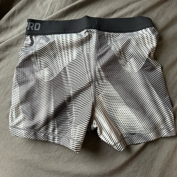 Nike pro dri-fit shorts size medium - Picture 2 of 2